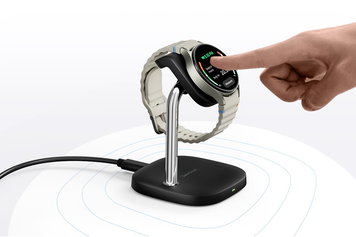 Stable base design helps prevent the Galaxy Watch charging stand from tipping SwanScout 505S